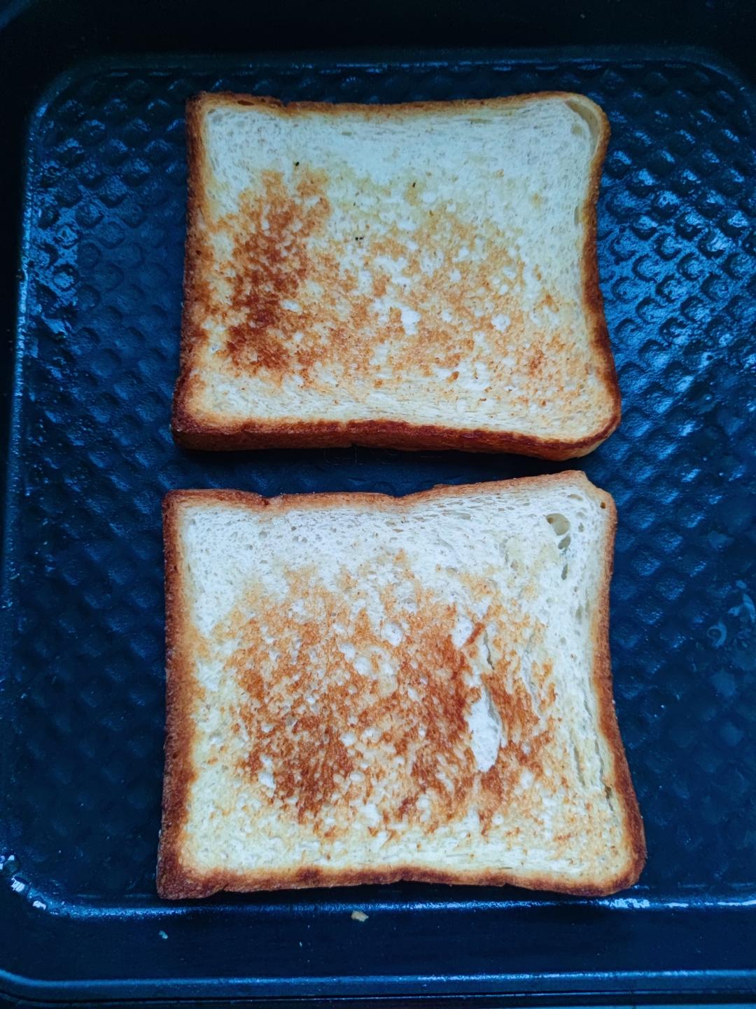 家庭超简易版三明治，孩子早餐5分钟搞定。的做法 步骤3