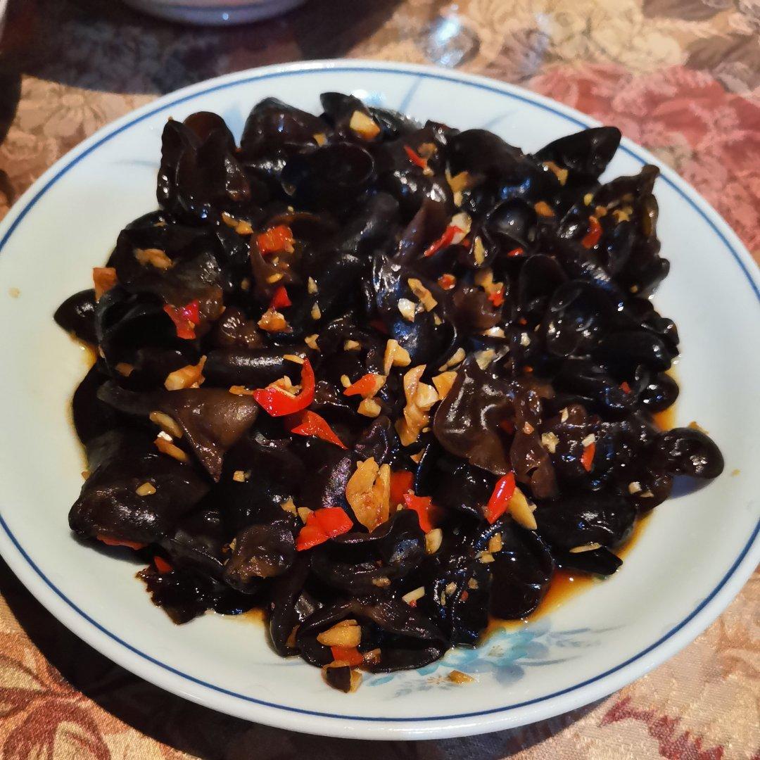 『凉拌木耳的做法，很多人忽略了这最重要的一步』