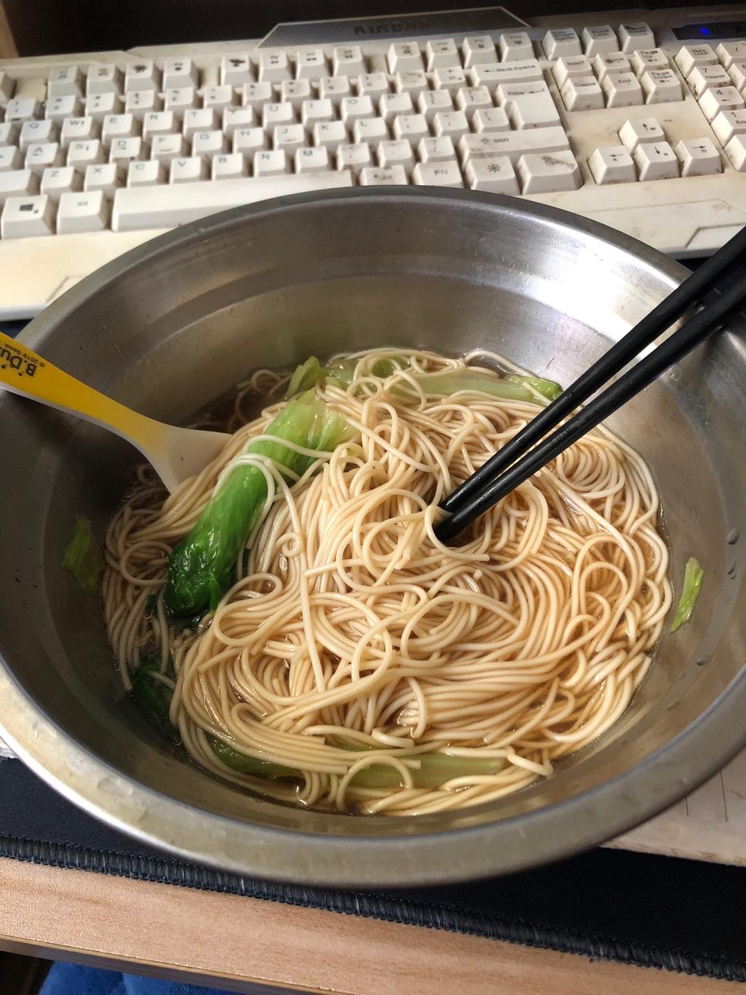 5分钟搞定完美早餐，煎蛋清汤面🍜