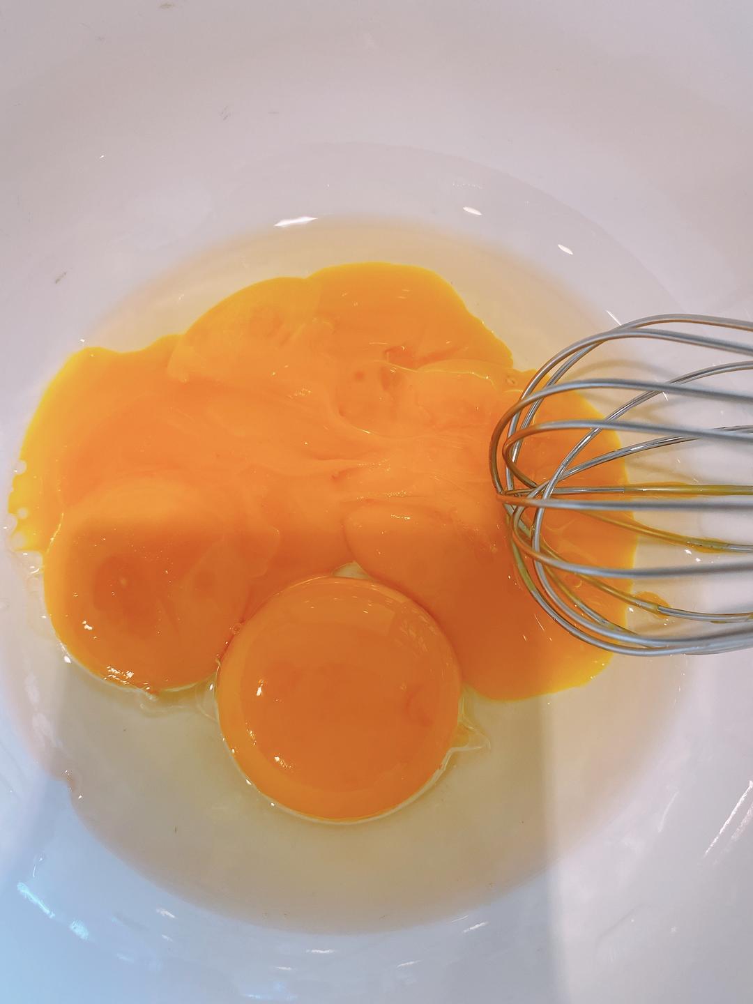 草莓🍓瑞士卷的做法 步骤2