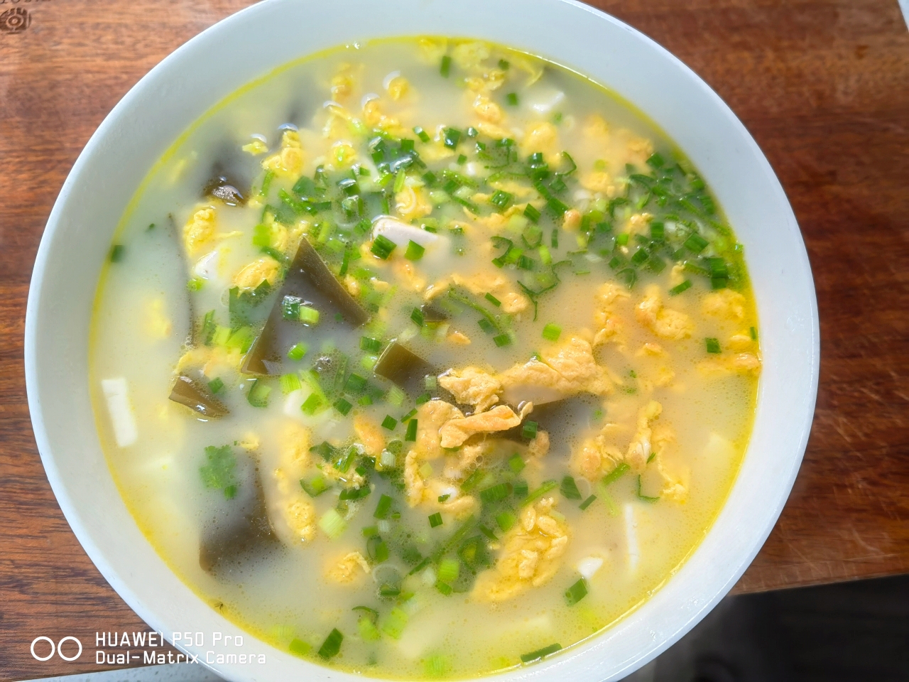 鲜汤--海带鸡蛋豆腐汤