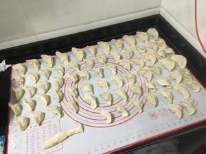 超级满足的牛肉三鲜水饺(´･Д･)」（从和面到成品）的做法 步骤25