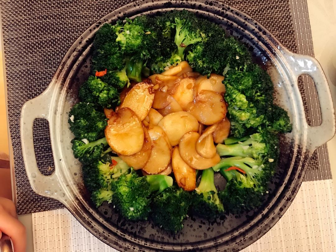 杏鲍菇扣西兰花