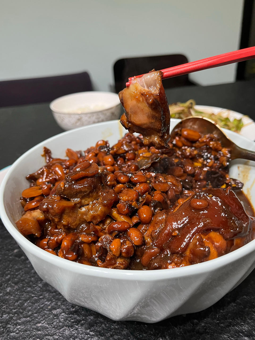 猪蹄炖黄豆