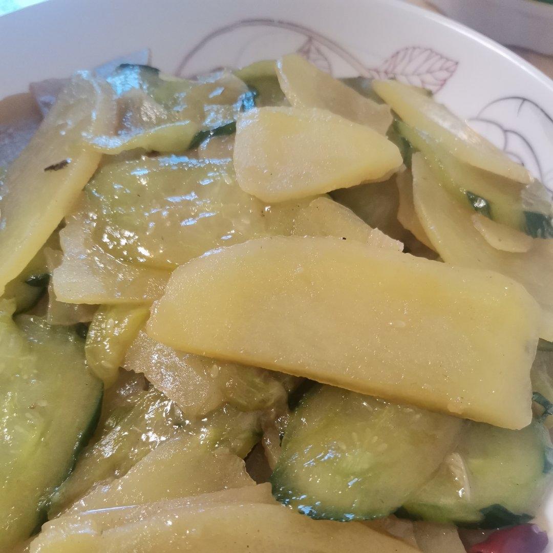 土豆黄瓜片