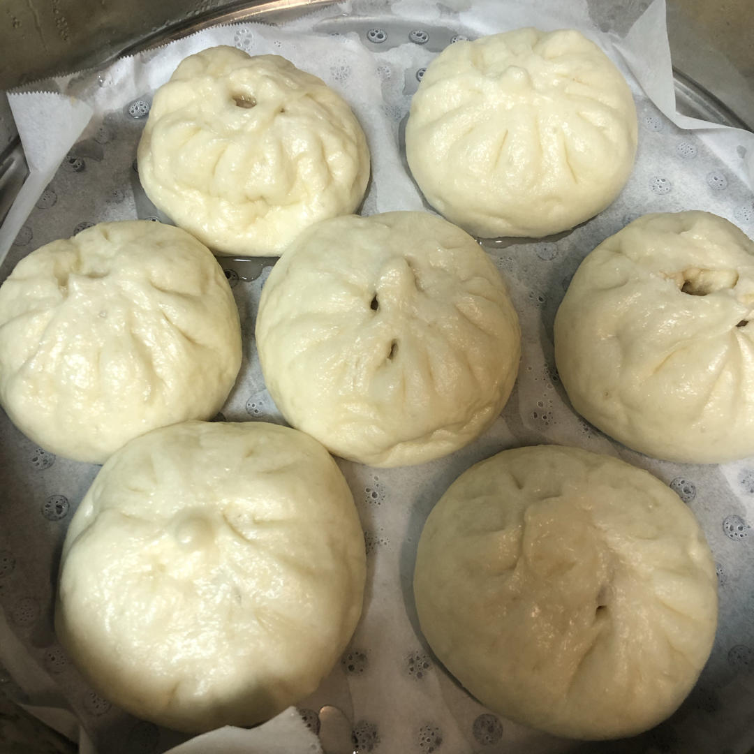 松软多汁的肉包子