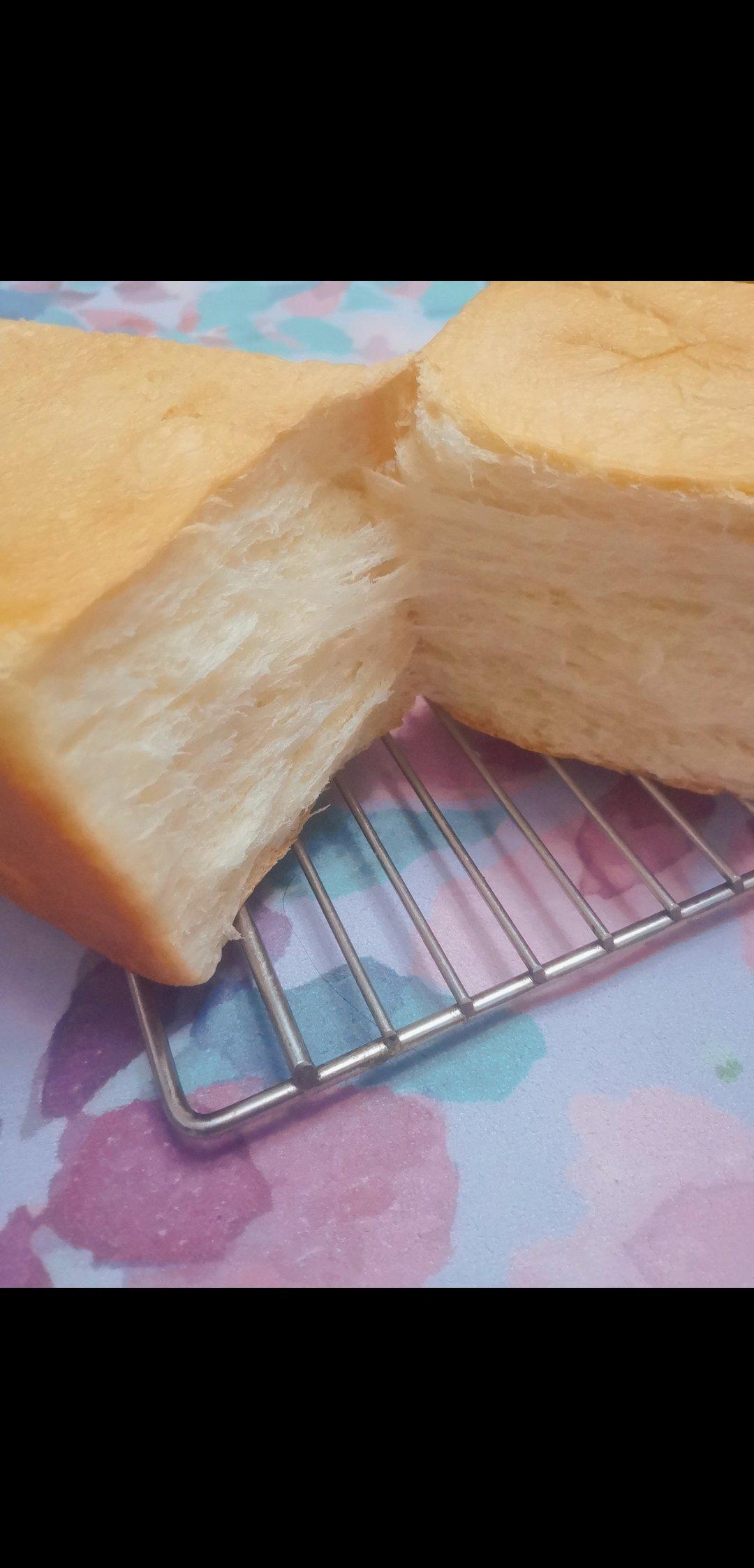 吐司方包，女儿说和来自台湾的爸爸糖一样好看好吃。零失败（是指我个人制作没有失败过）。