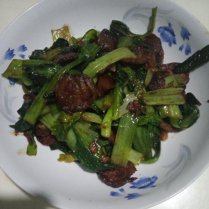 腊肠炒菜苔