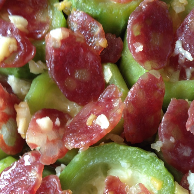 er做的【丝瓜蒸香肠】鲜嫩美味傻瓜菜