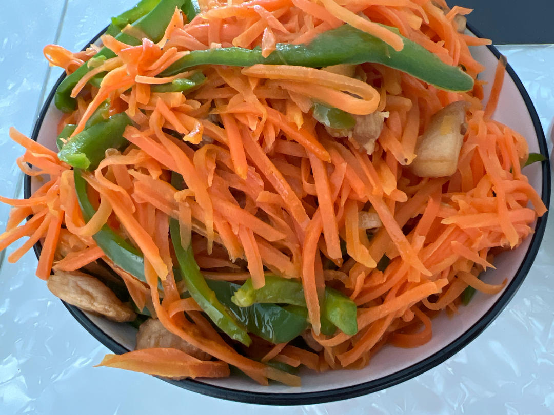 超级下饭胡萝卜丝炒肉