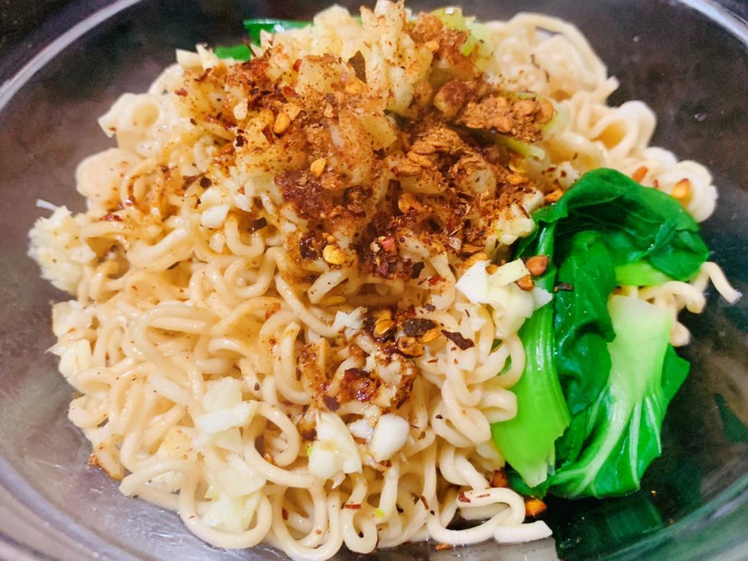 十分钟就能吃上的超简单油泼面