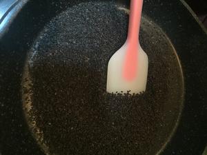 黑芝麻牛轧糖的做法 步骤1