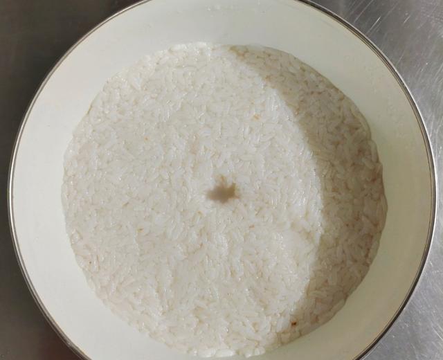 超简单的剩米饭米酒的做法