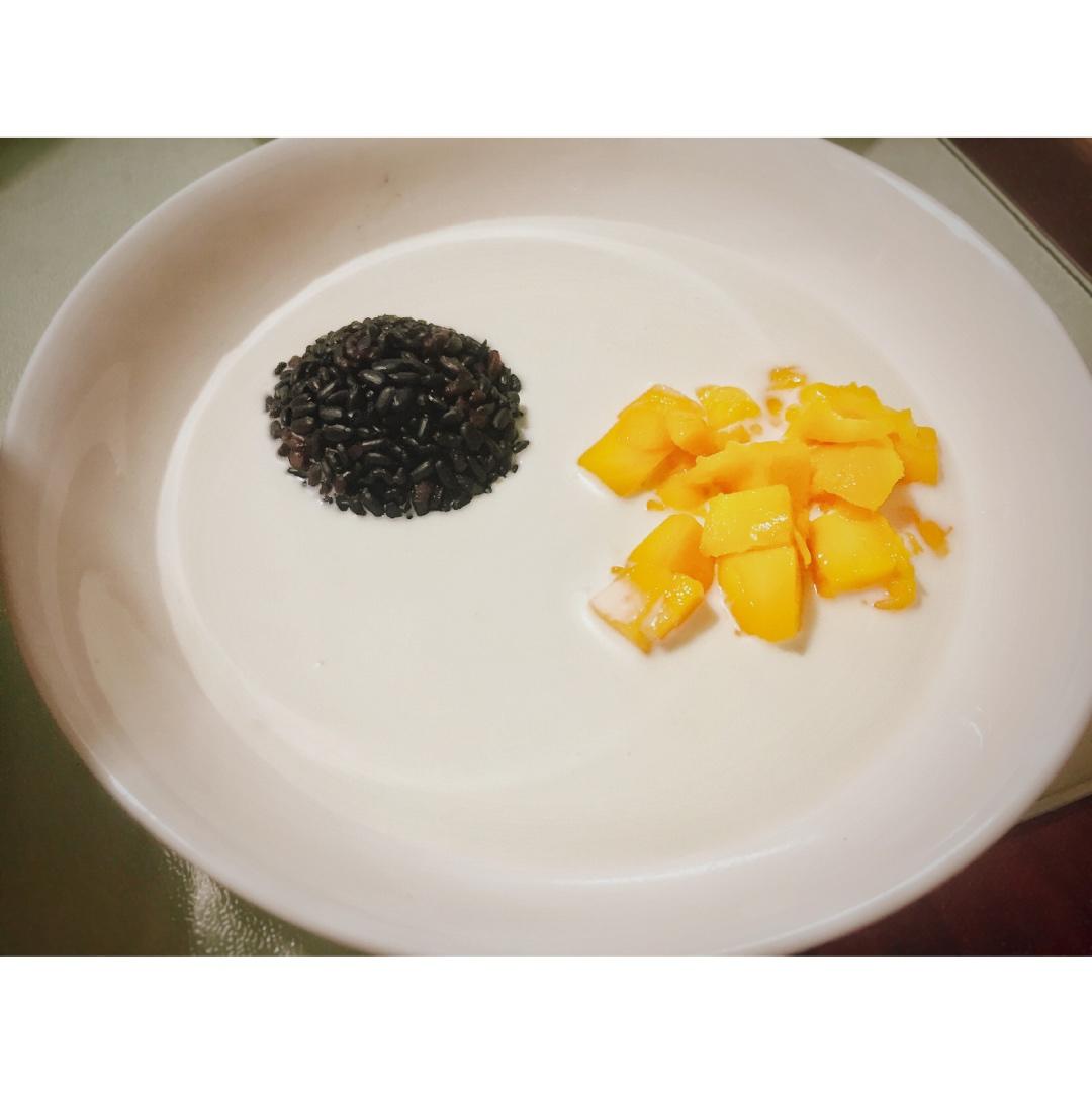 芒果黑米捞