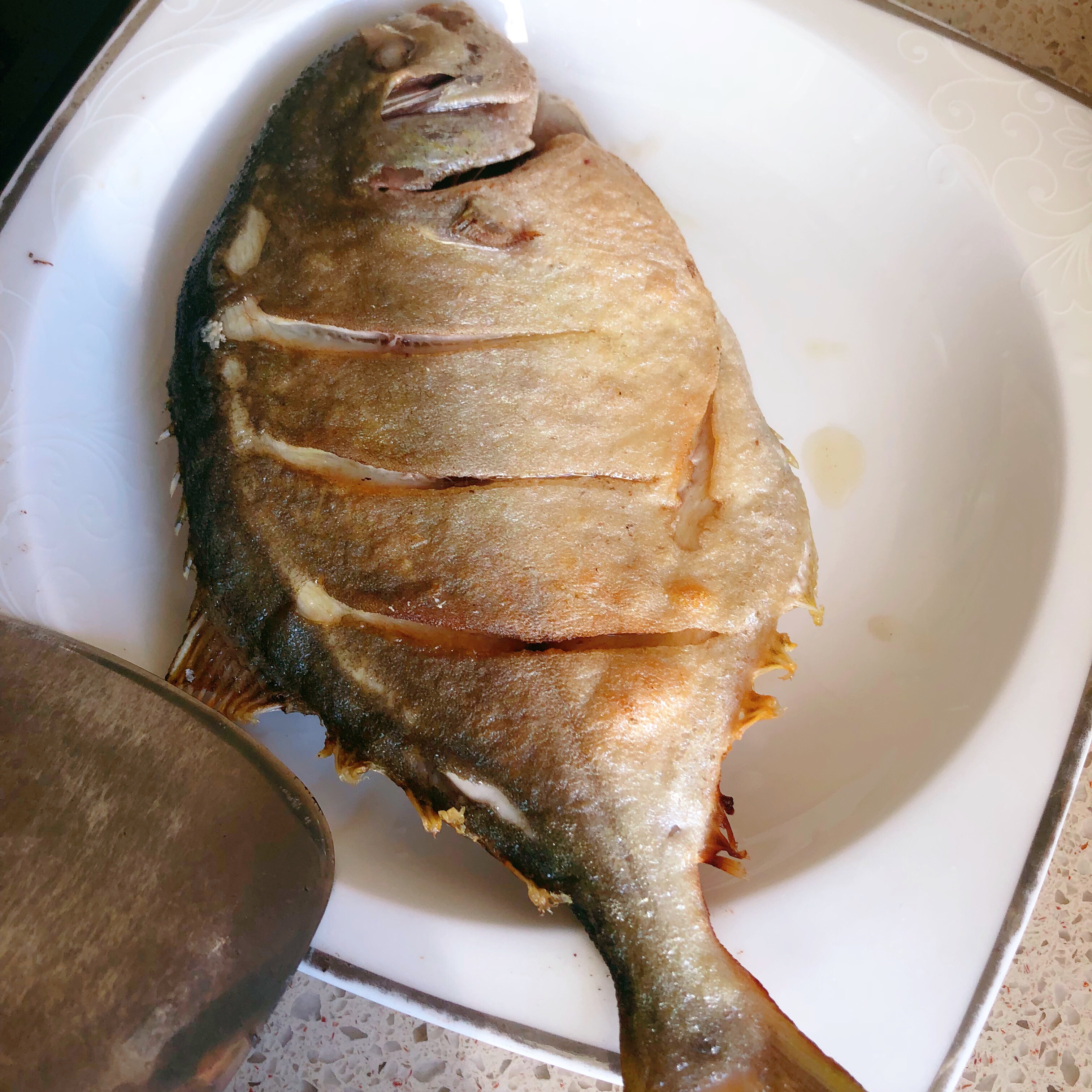 酱烧金鲳鱼（适用于所有红烧的鱼类）的做法 步骤1