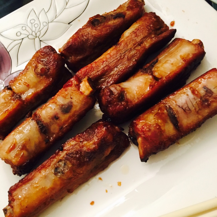 小纳豆儿做的蜜汁烤肋排
