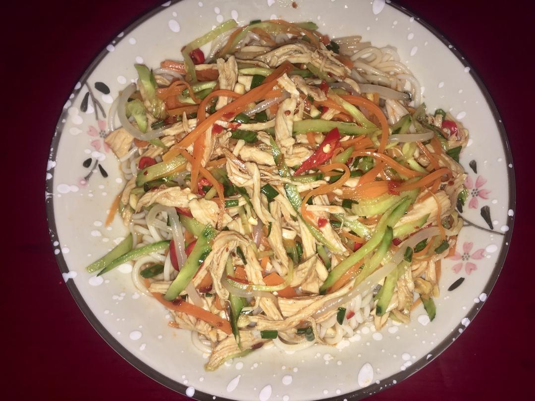 麻辣鸡丝凉面