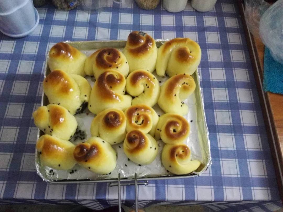 最近网上超流行的【脆皮蜂蜜面包】