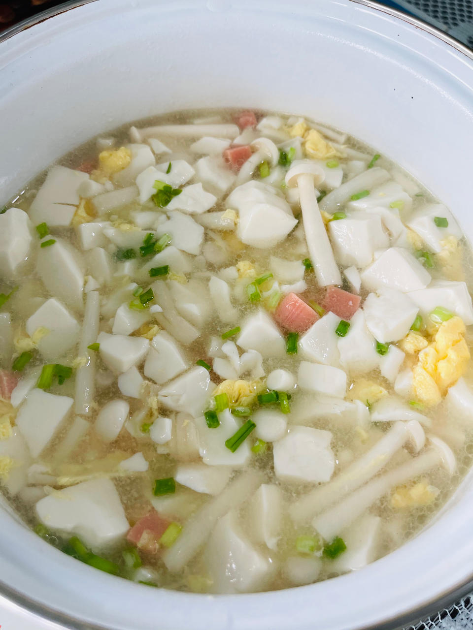 家常菜 鲜掉眉毛的菌菇豆腐汤 小情绪的圈做的鲜掉眉毛的菌菇豆腐汤