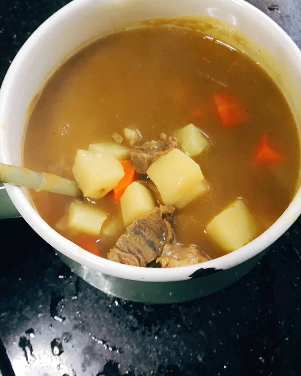 【咖喱牛腩拌饭】