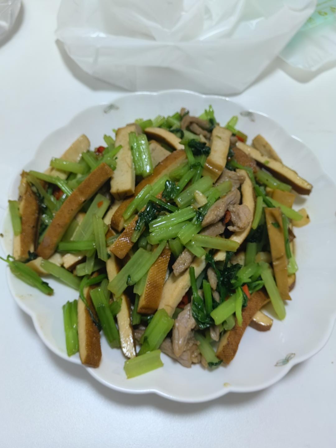 芹菜肉丝炒香干