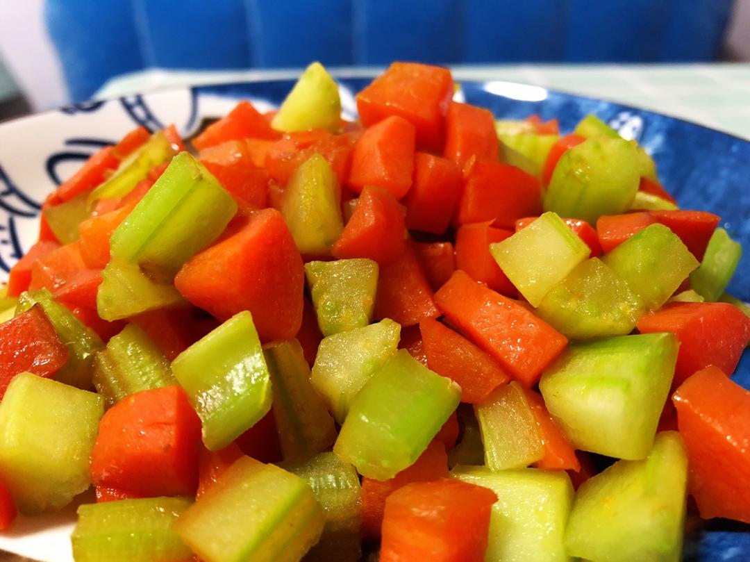 天奎奎做的芹菜胡萝卜碎