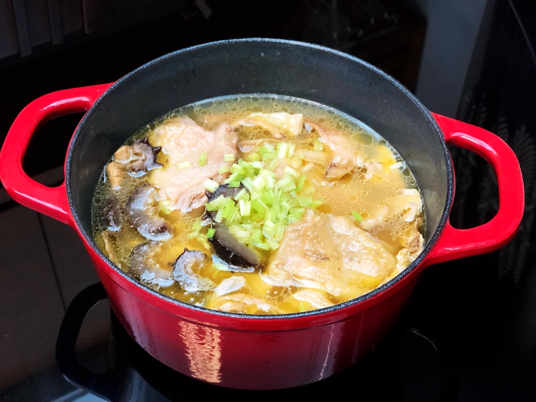 野生松茸炖鸡汤