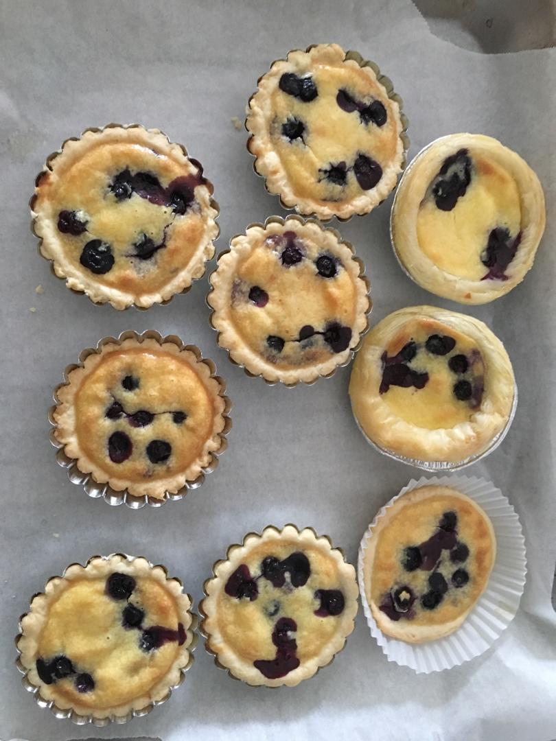 好吃到飞起🔥爆浆蓝莓奶油奶酪派