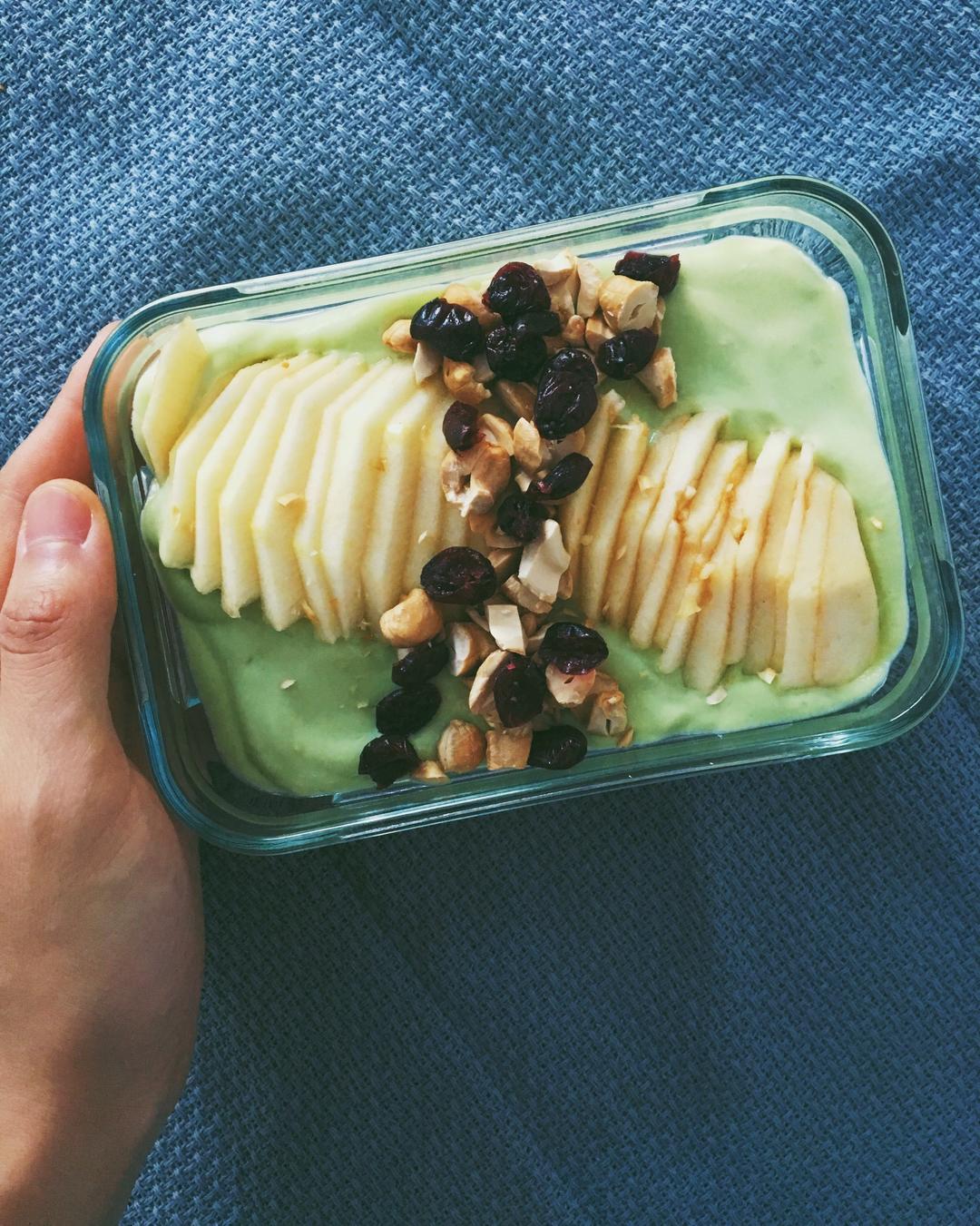 燕麦牛油果绿森林