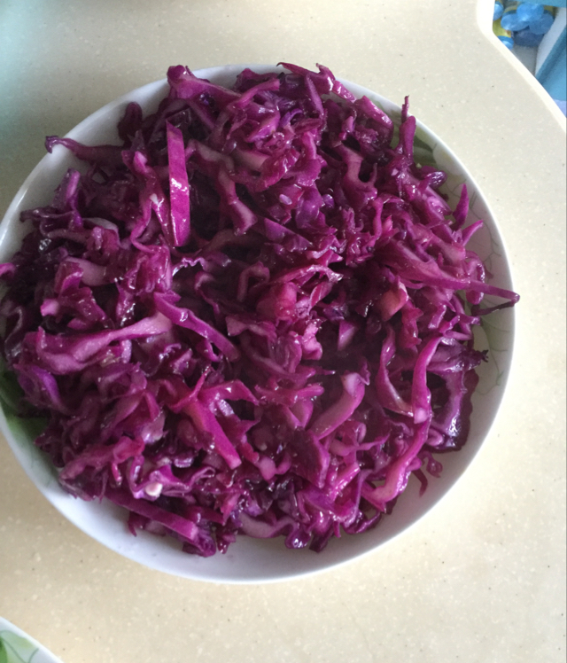 脆而清淡的素食凉拌紫包菜