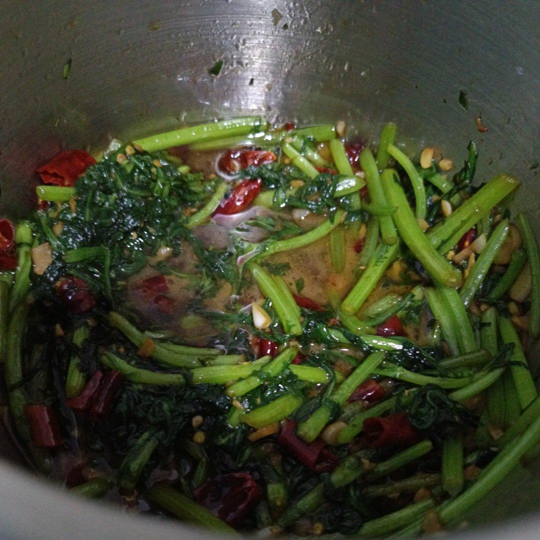 吃不够的 爆炒茼蒿菜！