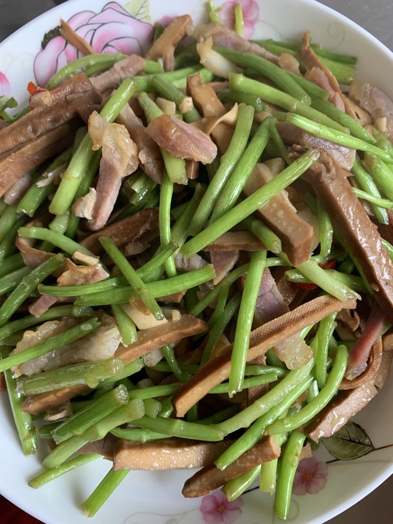 篱蒿炒腊肉