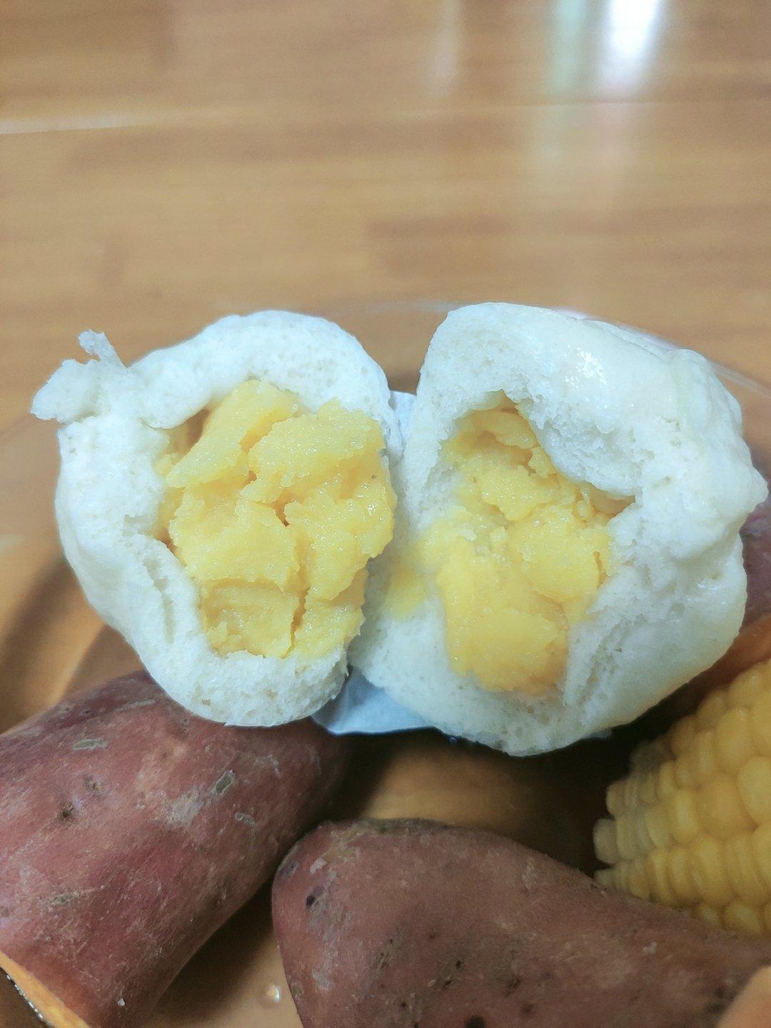 松软香甜的奶黄包，很快就可以搞定。