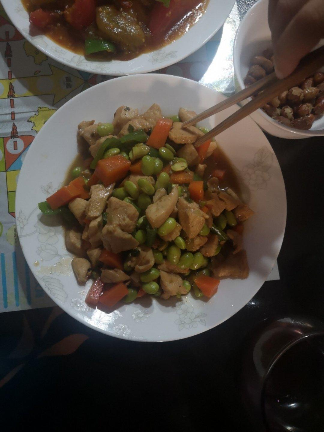 时蔬炒鸡丁