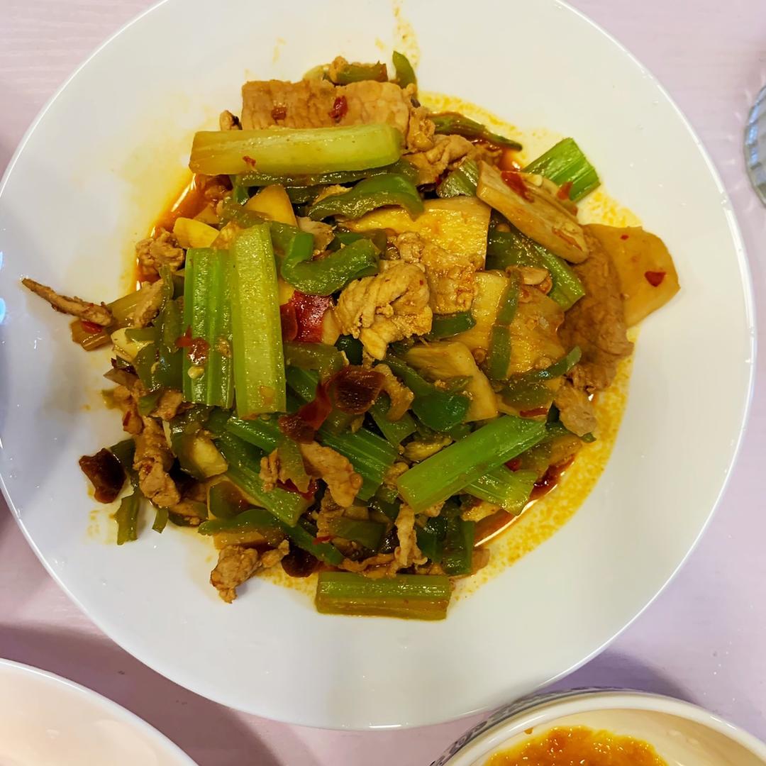 五花肉爆炒杏鲍菇