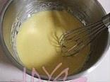 香草豆浆蛋糕卷的做法 步骤2