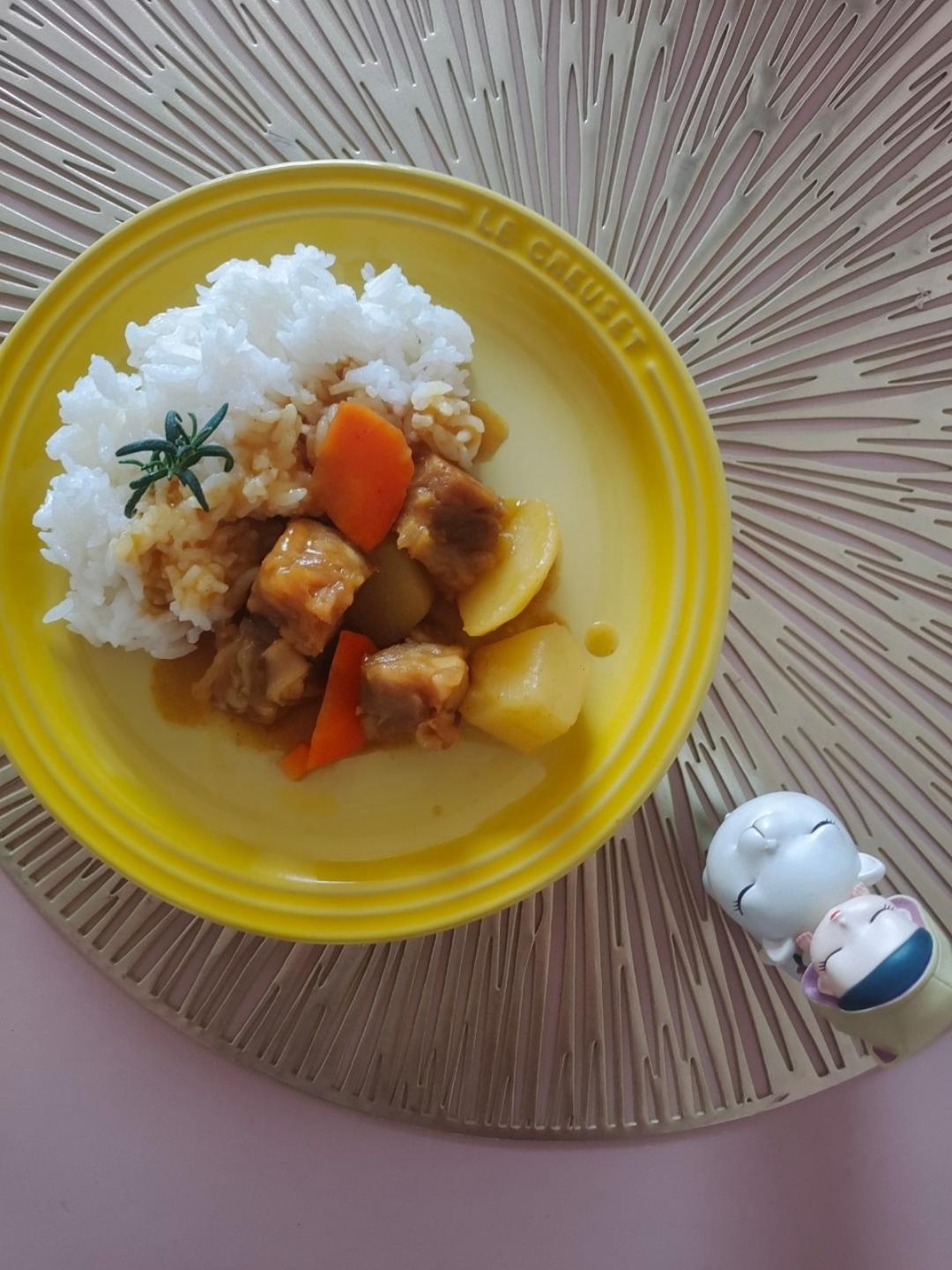 【咖喱牛腩拌饭】