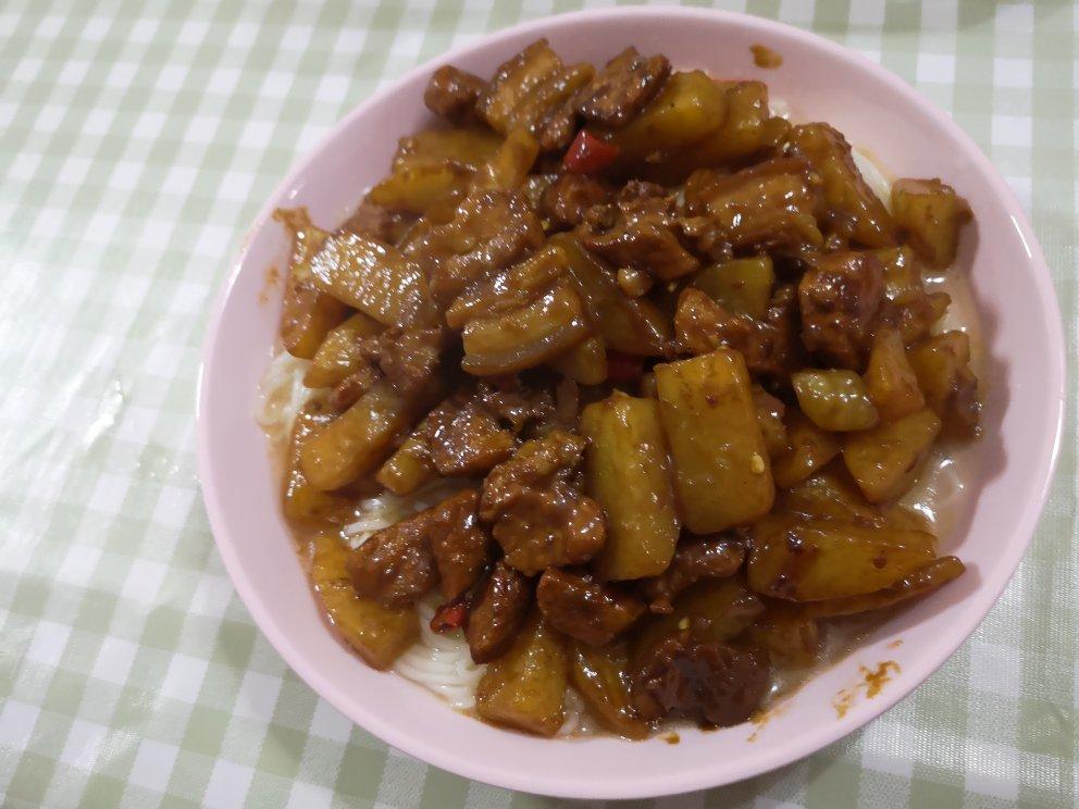超级好吃下饭的土豆烧肉