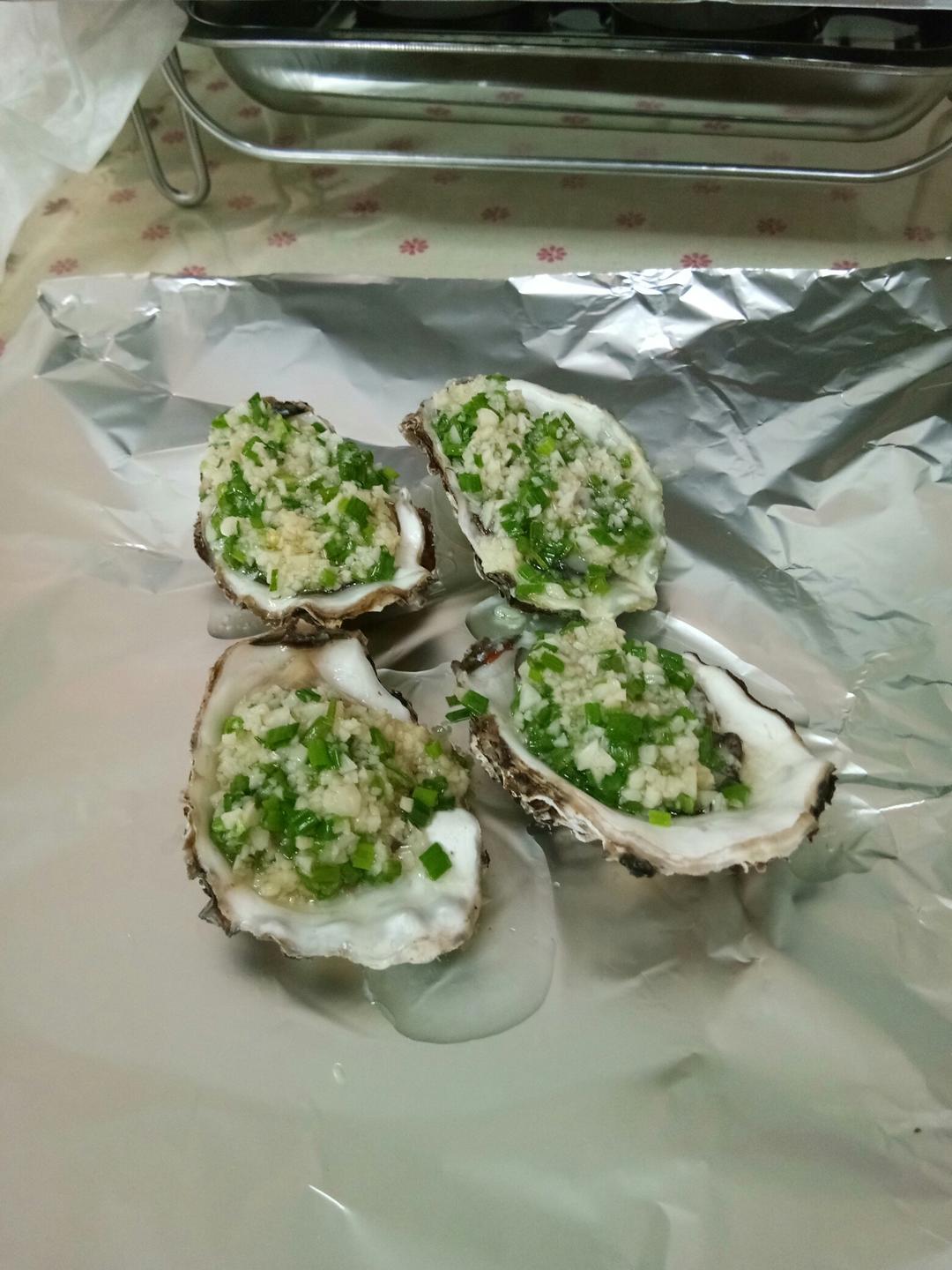 烤生蚝 生蚝好吃关键是蒜茸做得好