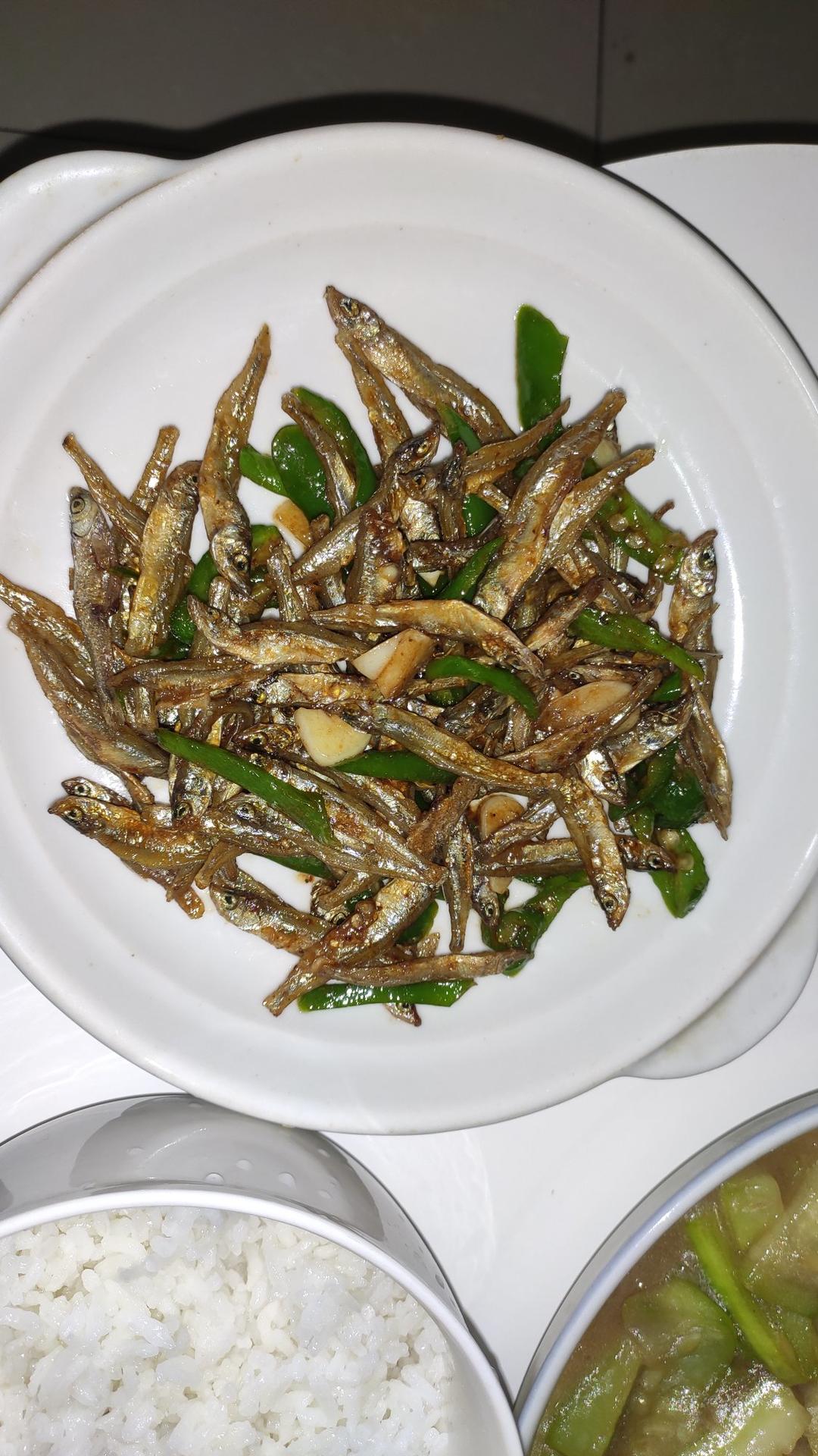 香辣小鱼干