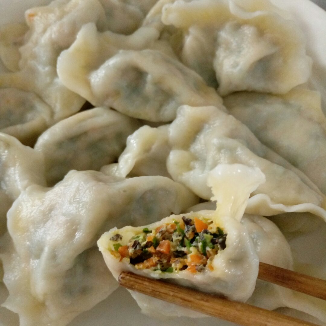 芹菜胡萝卜猪肉水饺