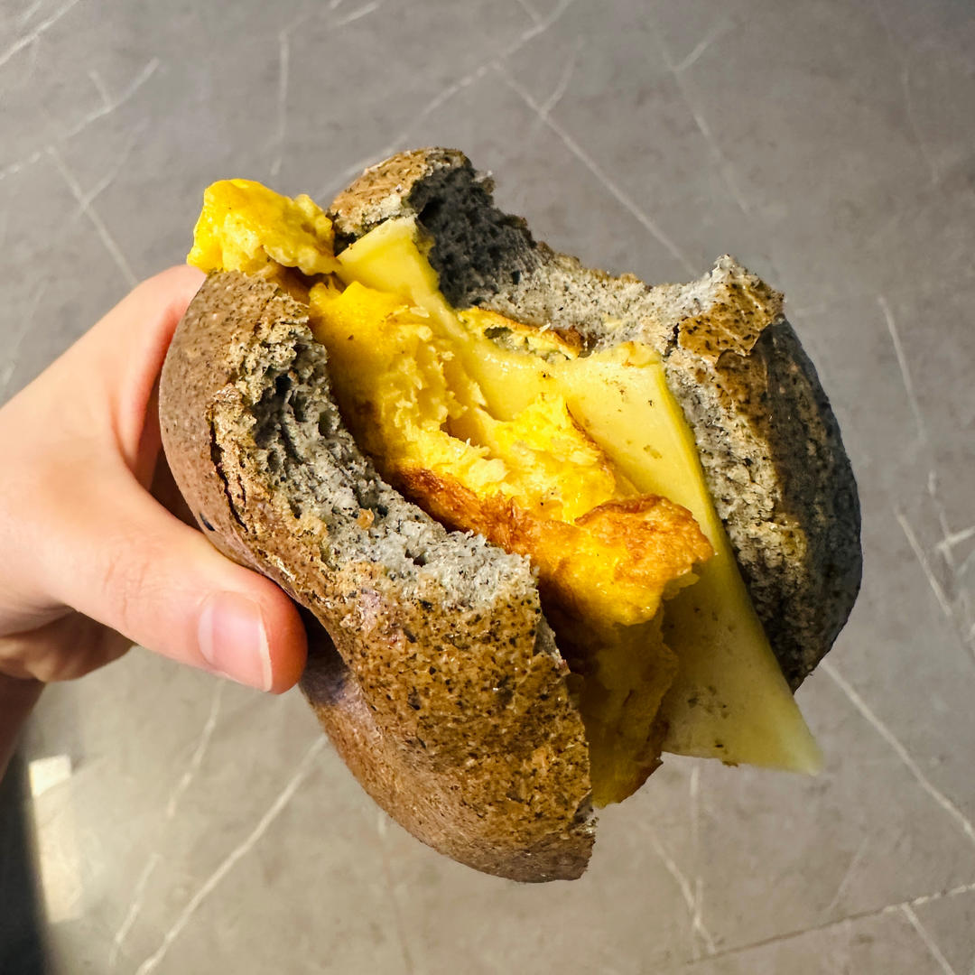 轻盐黑芝麻贝果