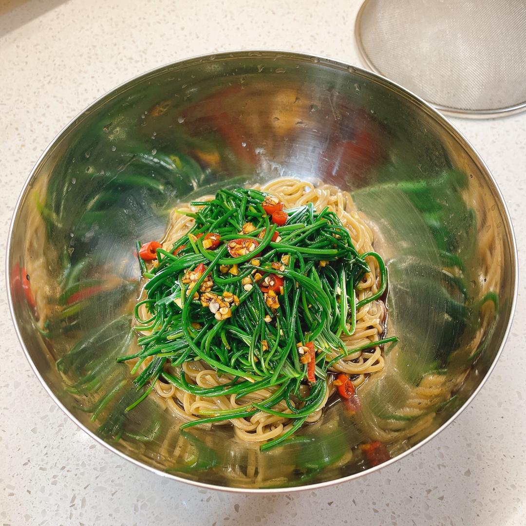 夏日沙葱拌苦荞面