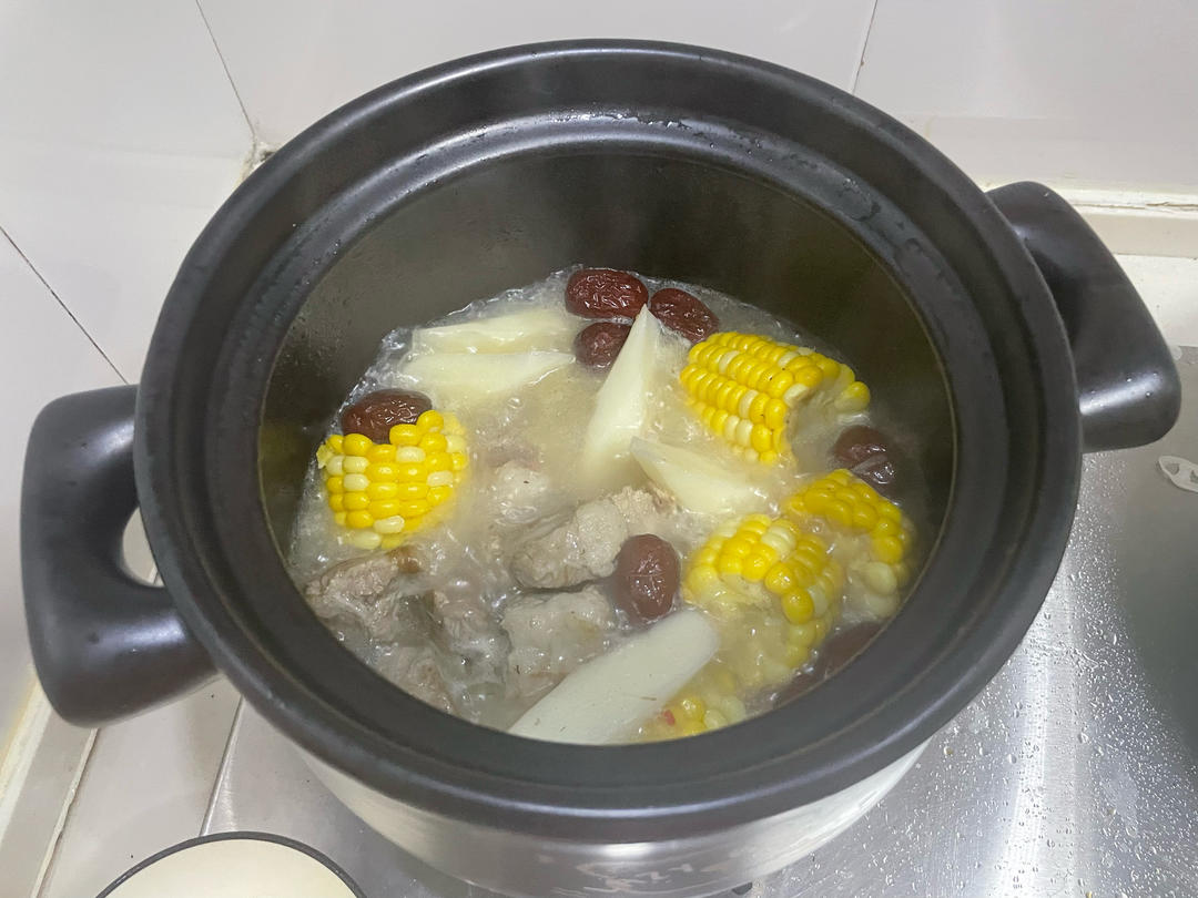 连吃三碗的玉米山药排骨汤