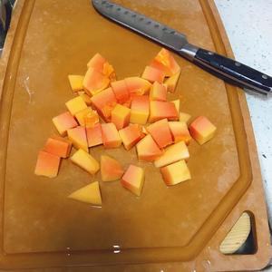 丰胸，下奶甜汤~木瓜炖牛奶的做法 步骤2