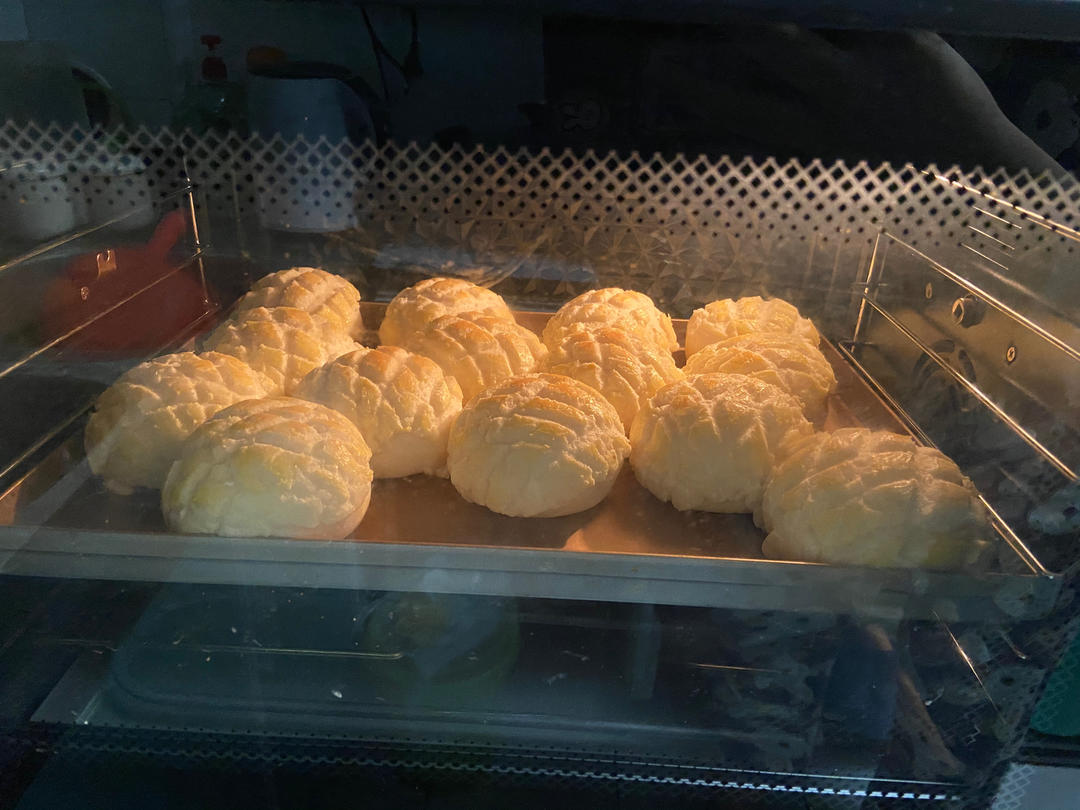 好吃到炸裂的港式菠萝包（附带制作酥皮的小视频）