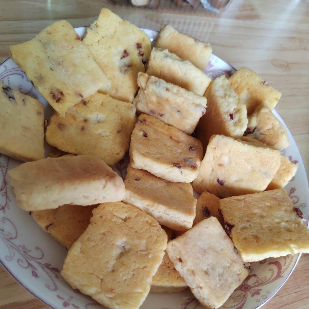 简单的蔓越莓淡奶油小司康