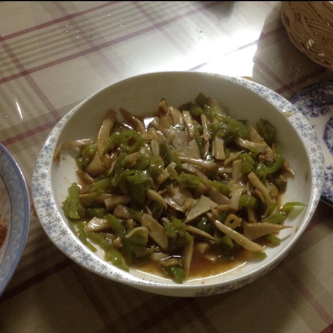 青椒素炒杏鲍菇