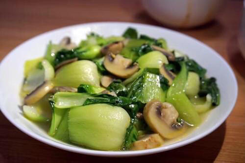 鲜美的口蘑炒青菜