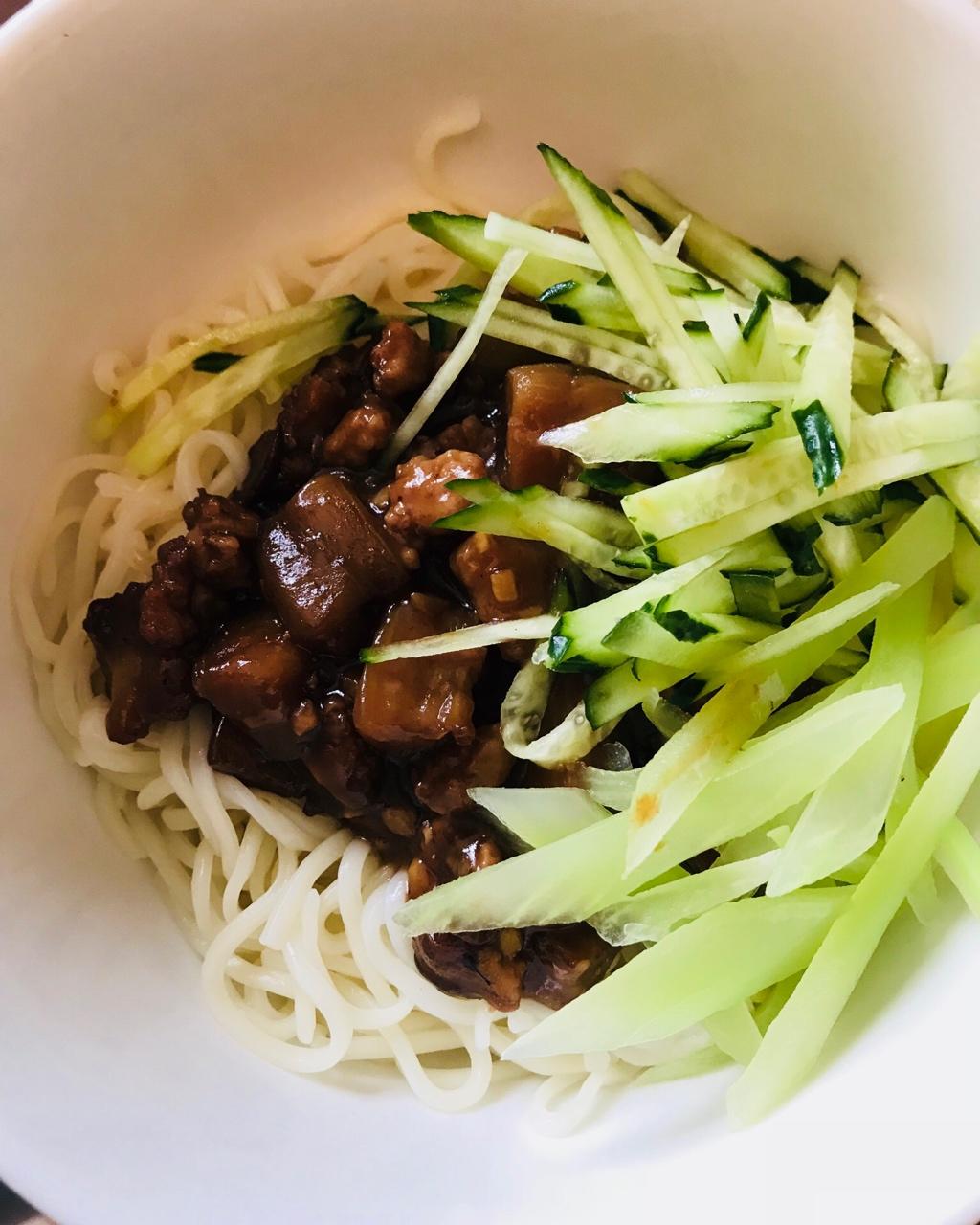 茄子肉末炸酱面